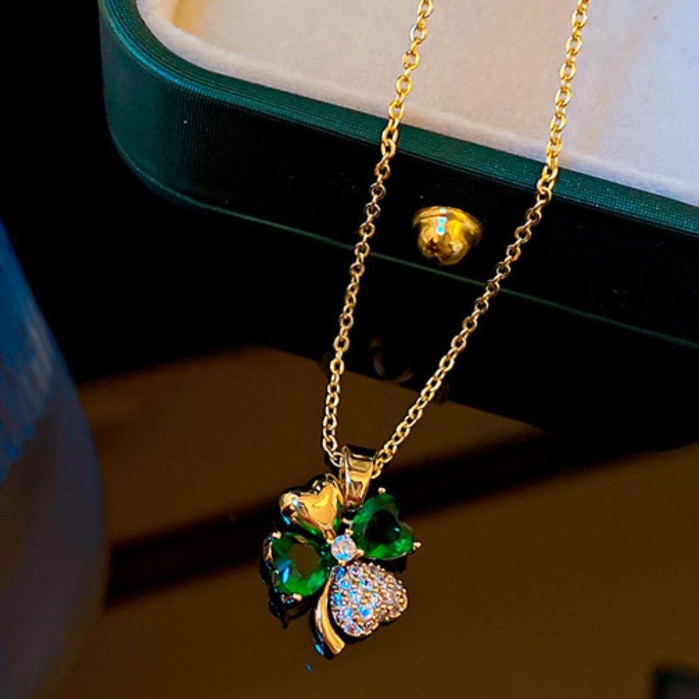 Four-leaf flower necklace - Picture 4 of 5